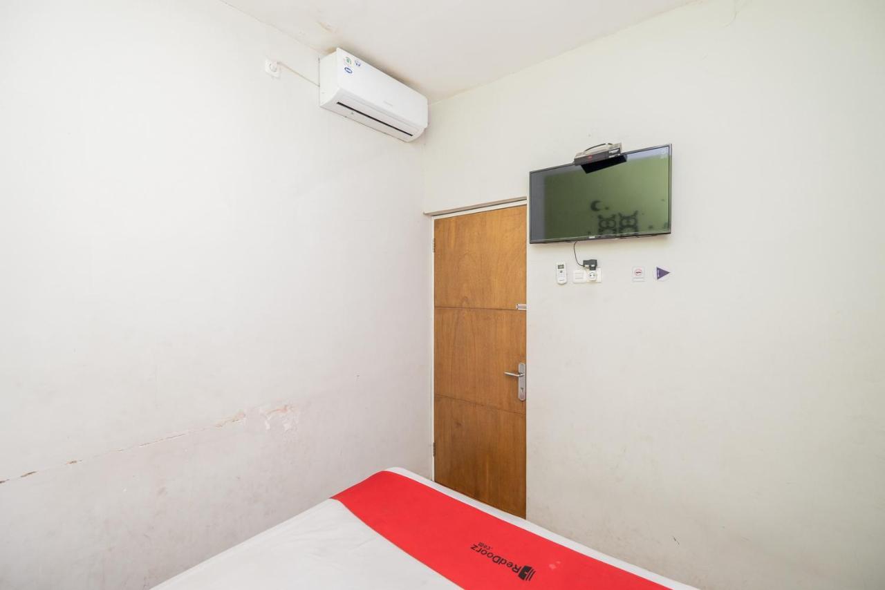 Hotel RedDoorz @ Darmo Surabaya Exterior foto