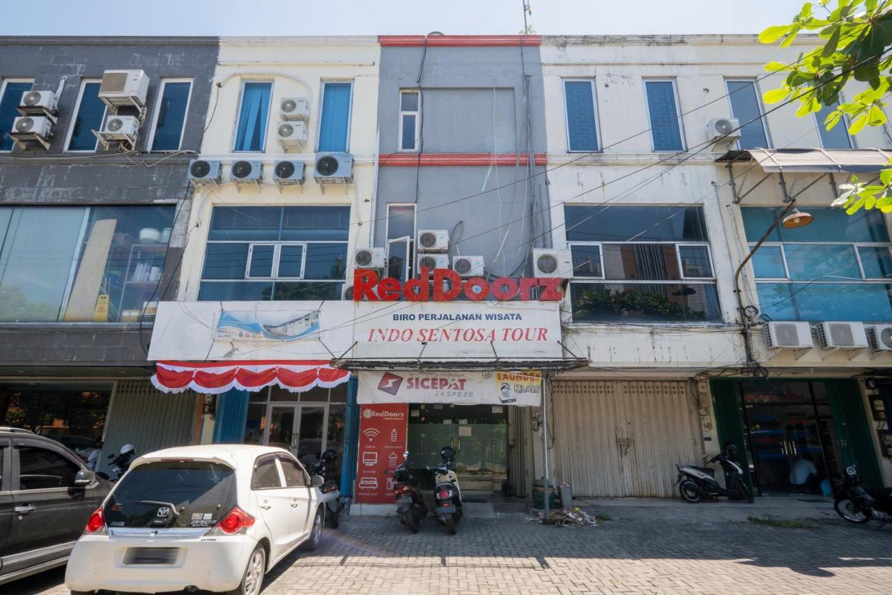Hotel RedDoorz @ Darmo Surabaya Exterior foto